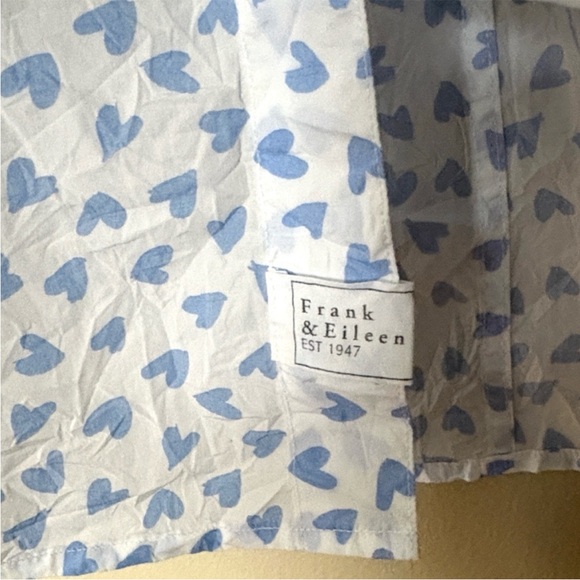 Like New Frank & Eileen Barry Button Down Top Signature Crinkle Hearts Large - Picture 5 of 11
